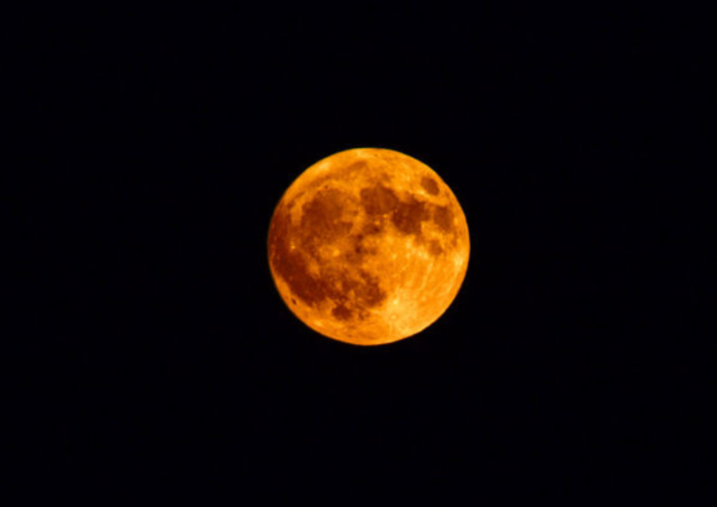 Lunar Observation Nights in the Sahara